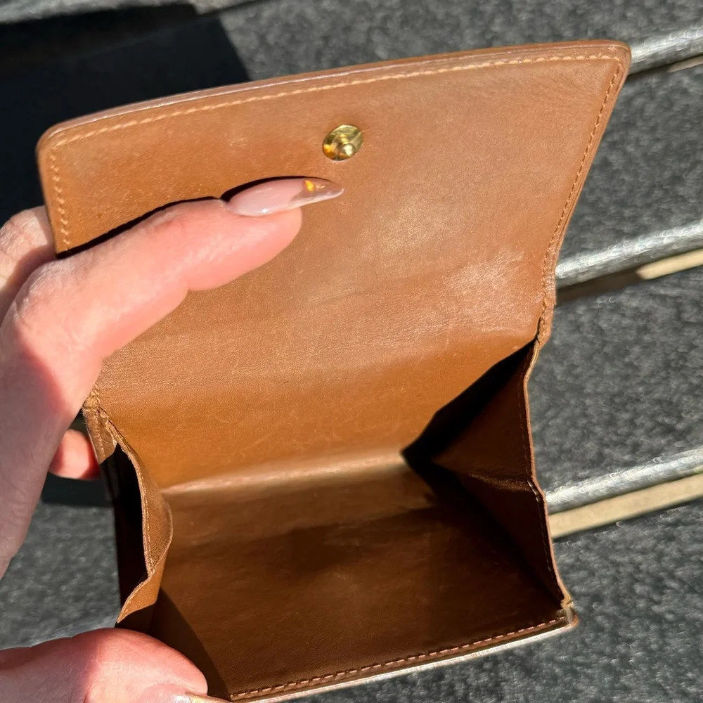 Louis Vuitton Caramel Vernis Monogram Compact Wallet - Picture 5 of 9
